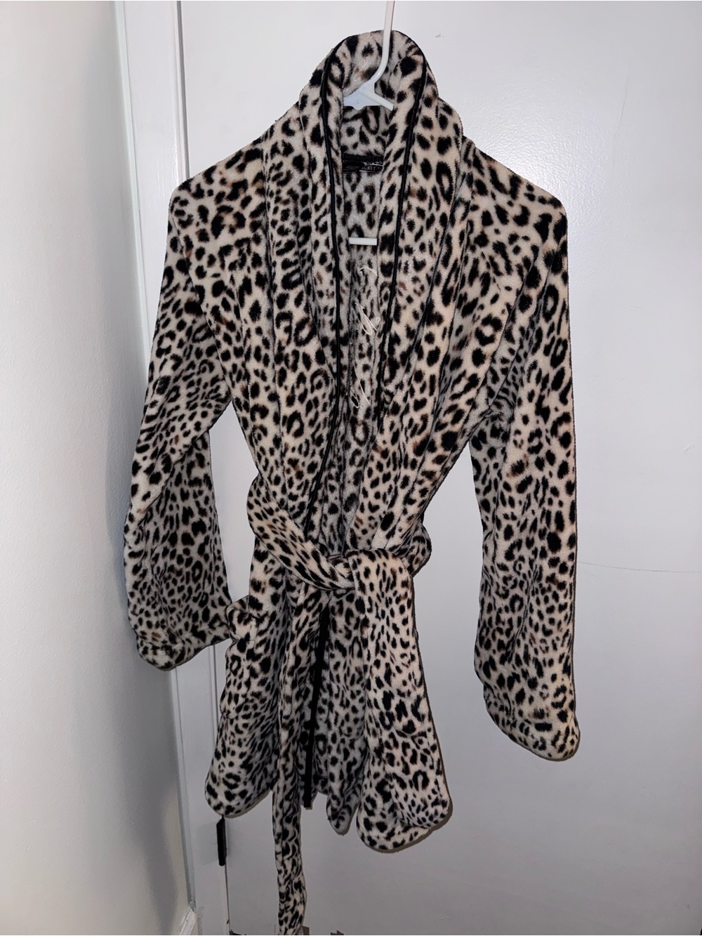 Victoria's Secret Leopard Animal Print Plush Fleece Bathrobe